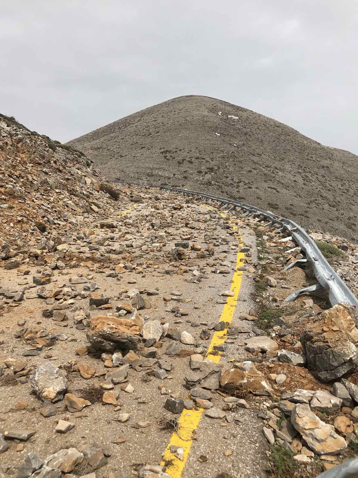 Read more about the article Cleaning of road from landslide – Psiloritis